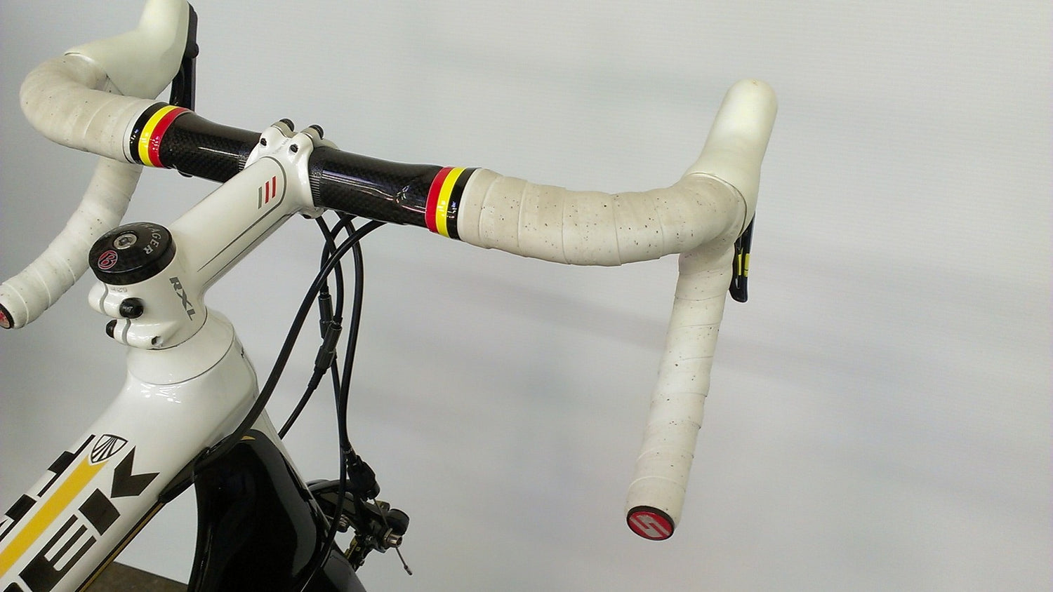 Handlebar finishing tape deals